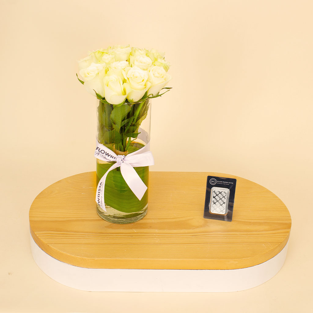 product-image-BTC 31.10g Silver Ingot with Vase of 15 White Roses