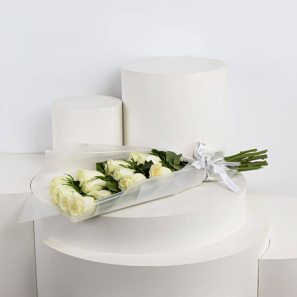 product-image-Flowrista | White Roses Bouquet - 17 Stems