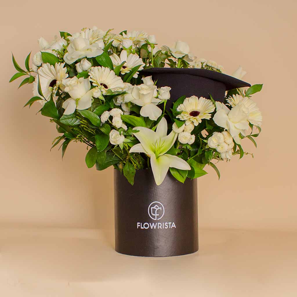 Flowrista Online Flowers Shop Luxury Graduation Box - 34 Flowers & Graduation Cap