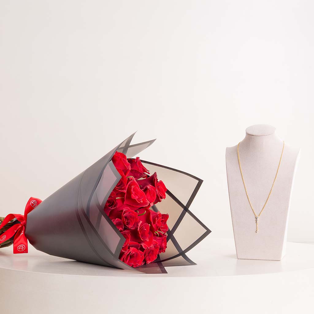 product-image-Markiz Gold-Plated Zircon Necklace & Red Roses Bouquet