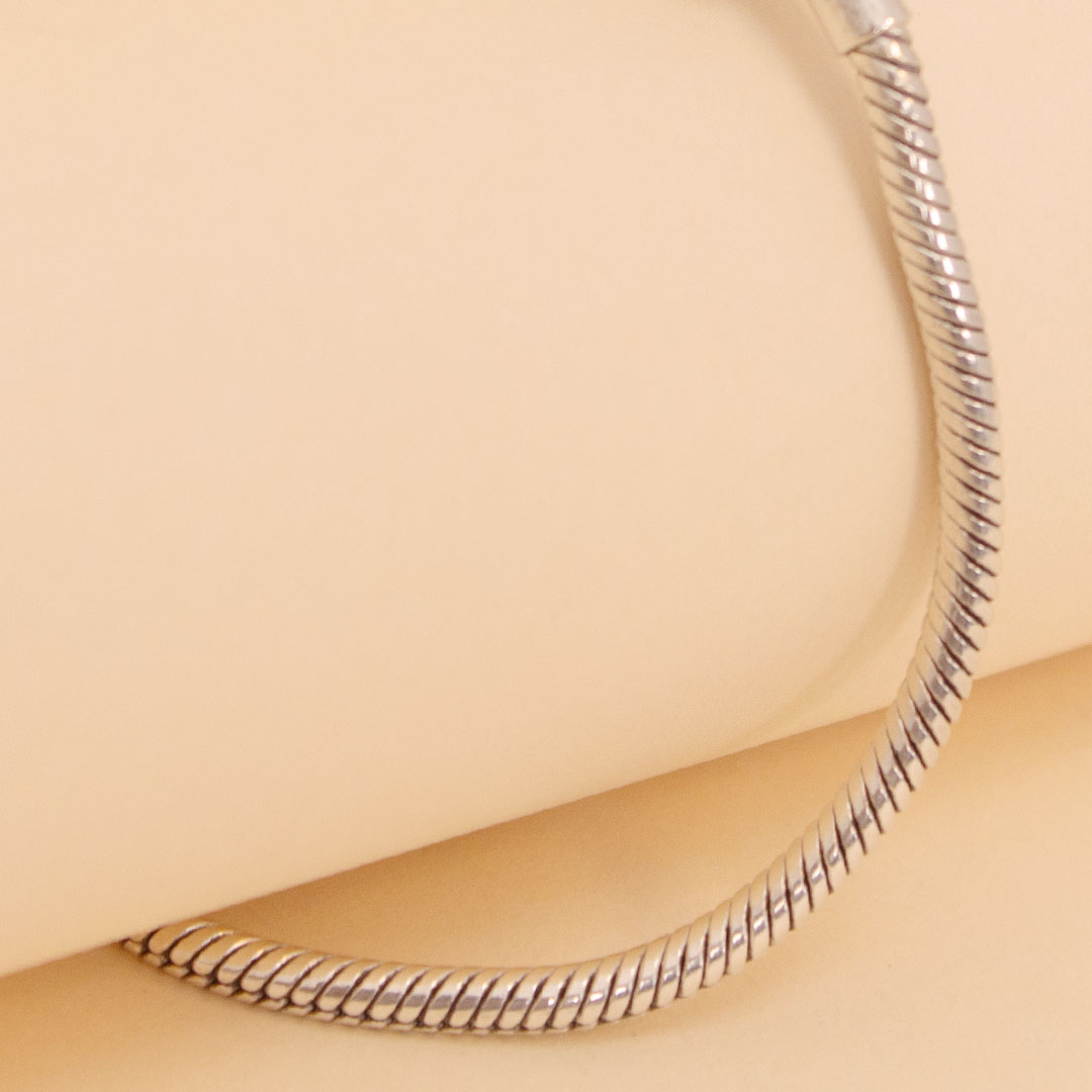 product-image-سوار باندورا الفضي على شكل سلسلة ثعبان مع سحر زجاج مورانو - أزرق