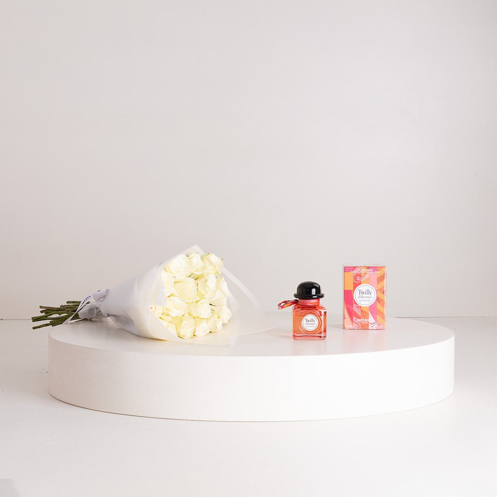 Flowrista Online Flowers Shop عطر تويلي دي هيرميس أو بويفري أو دو بارفان 85 مل وباقة ورود بيضاء