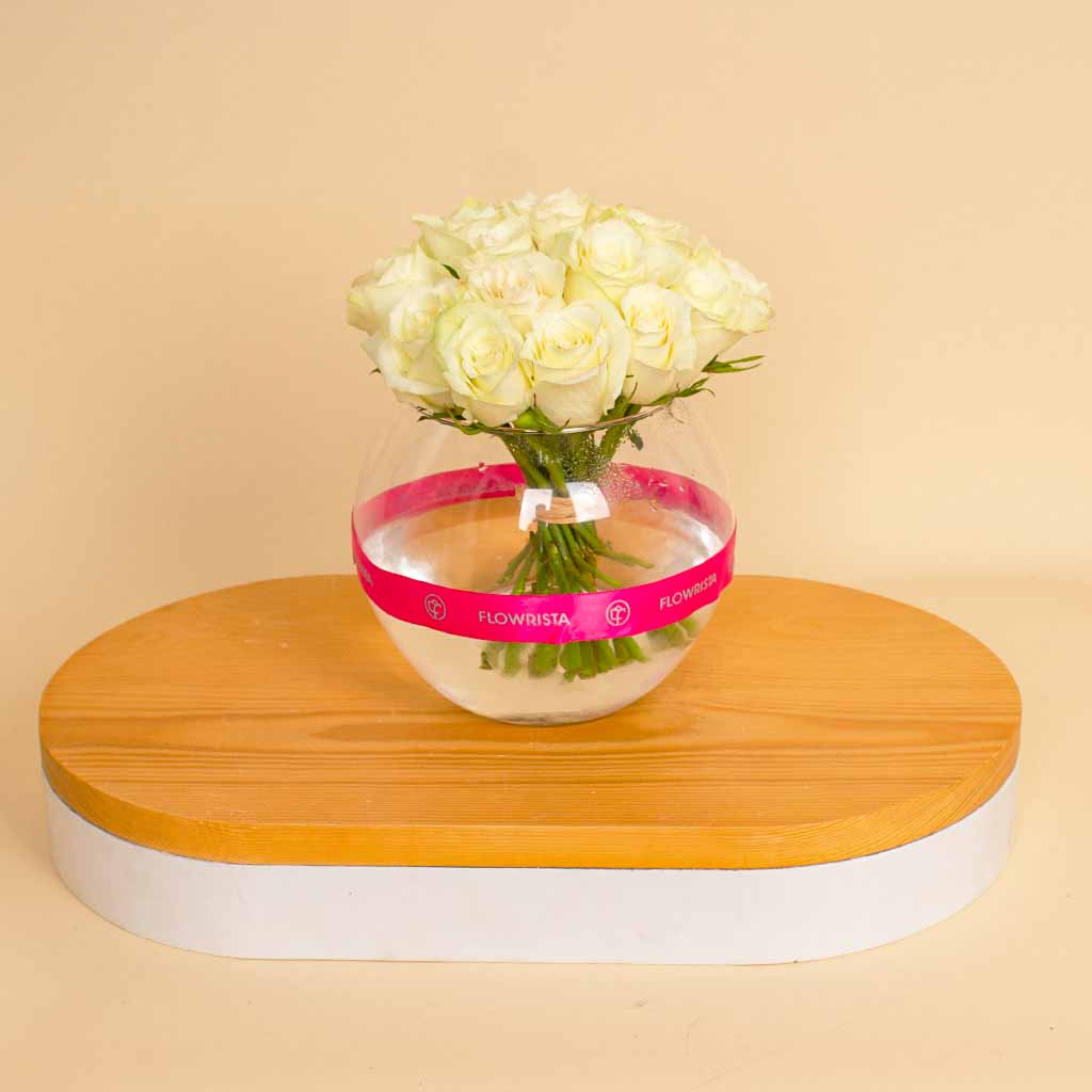 product-image-Flowrista | White Flowers Vase – 20 Flowers