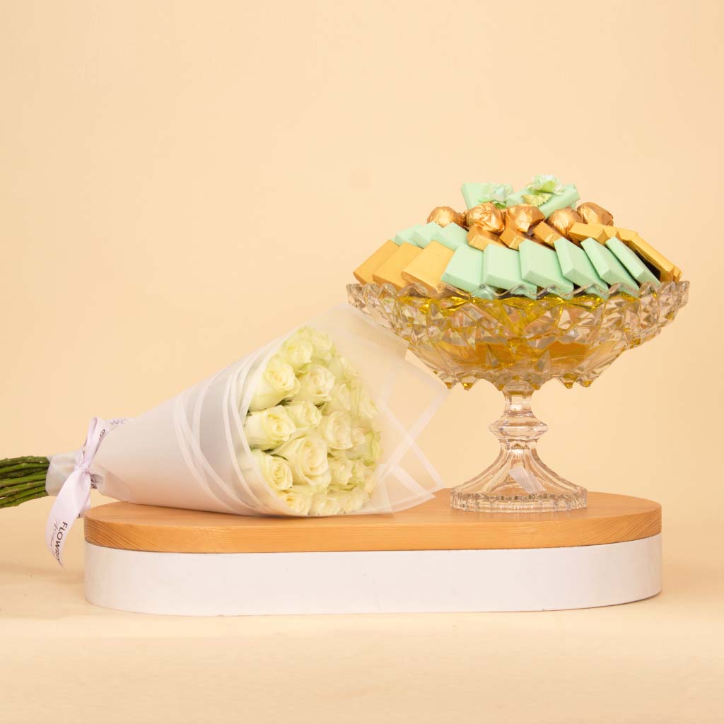 product-image-هدية باشيونيل الكريستالية الفضية مع 15 وردة بيضاء
