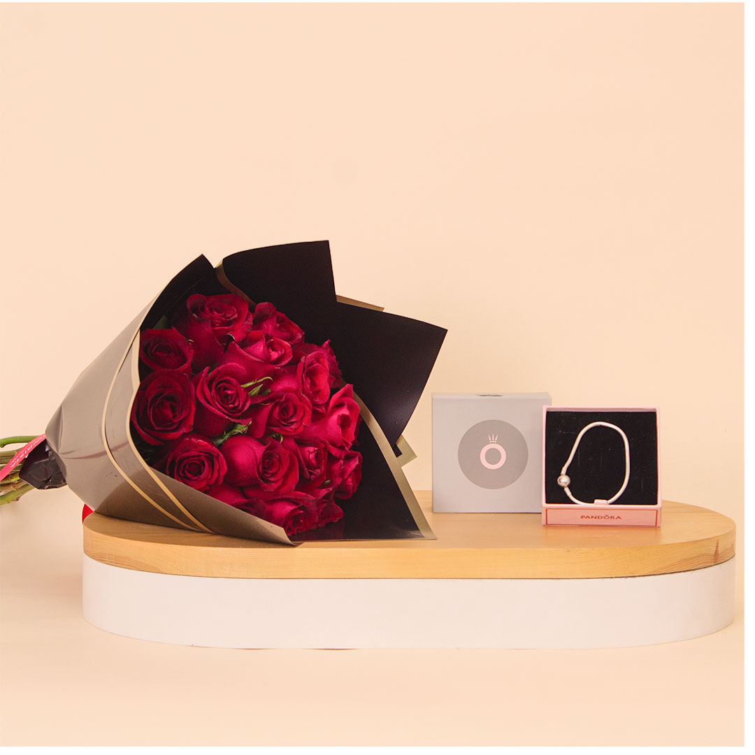 product-image-Pandora Moments Bracelet with Pavé Heart Clasp & 15 Red Roses
