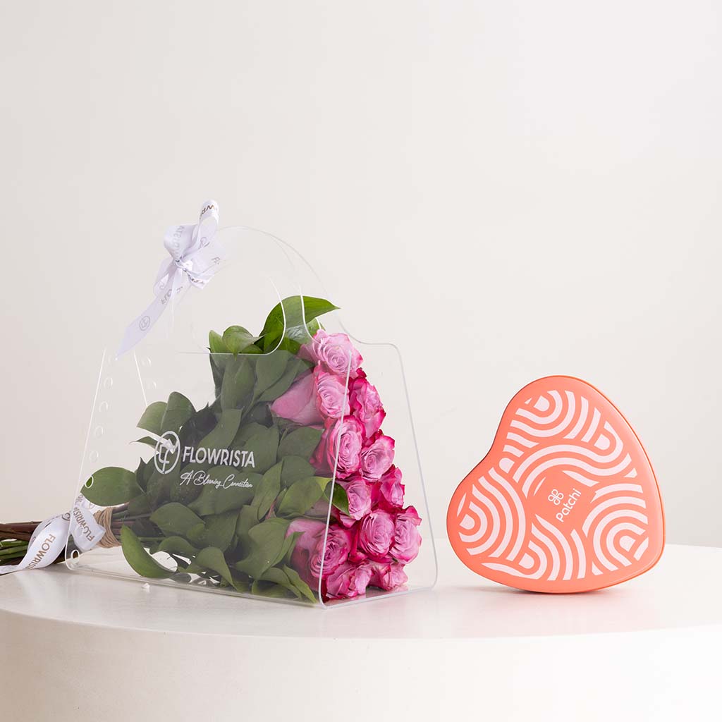 Flowrista Online Flowers Shop شنطة 12 وردة بنفسجية مع علبة باتشي المعدنية 22 قطعة