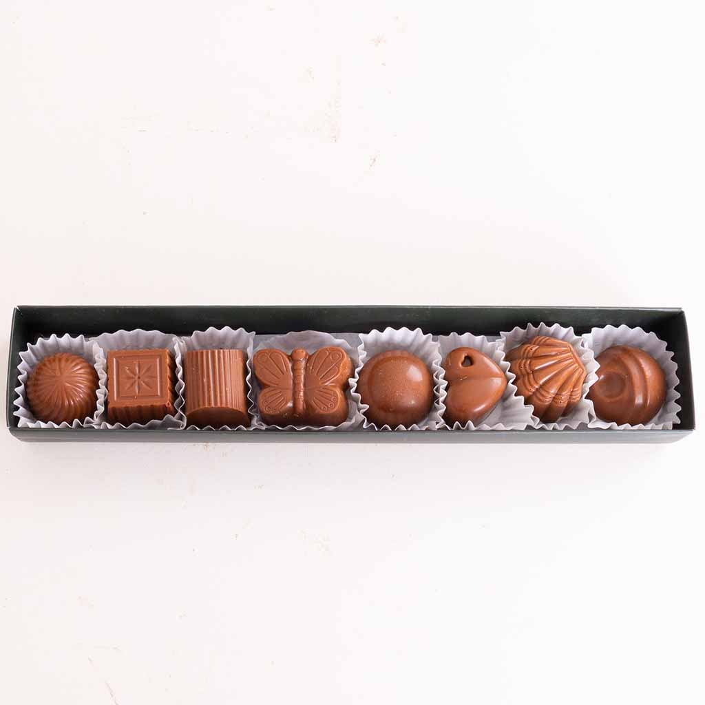 product-image-Giovanni Mix Flavours Chocolate Box & Red Roses Bouquet