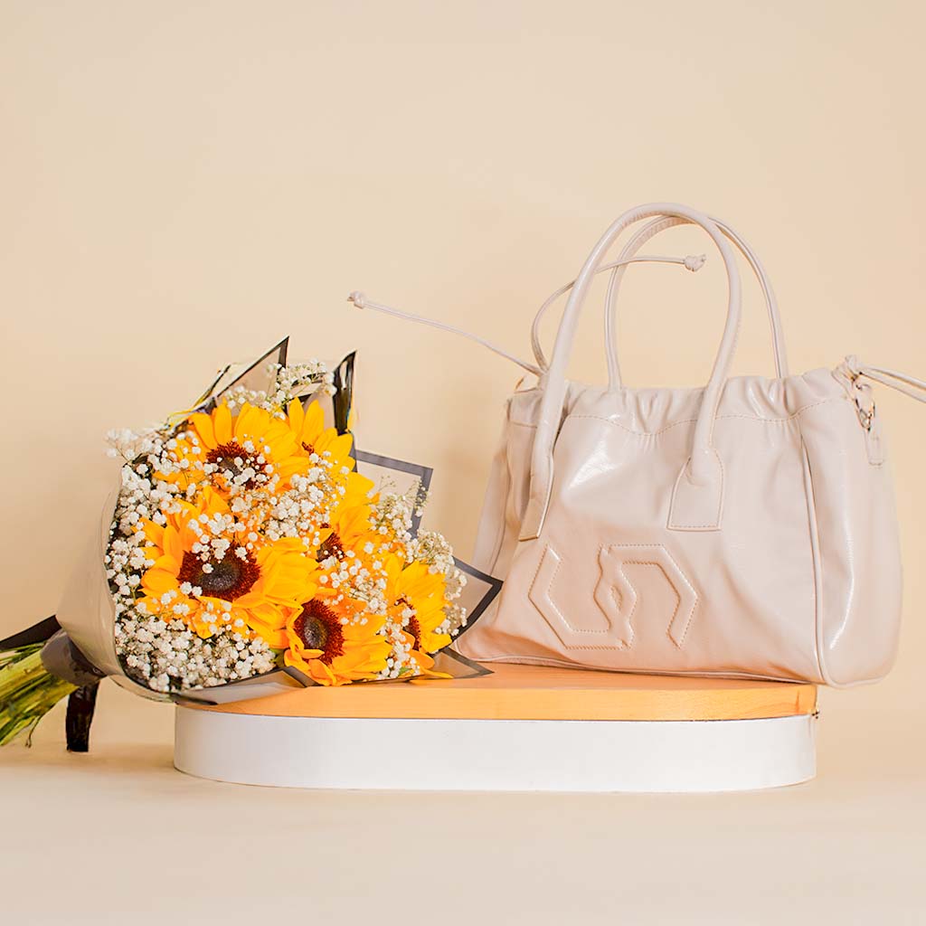 product-image-Cocan Beige Bag And Sun Flowers Bouquet
