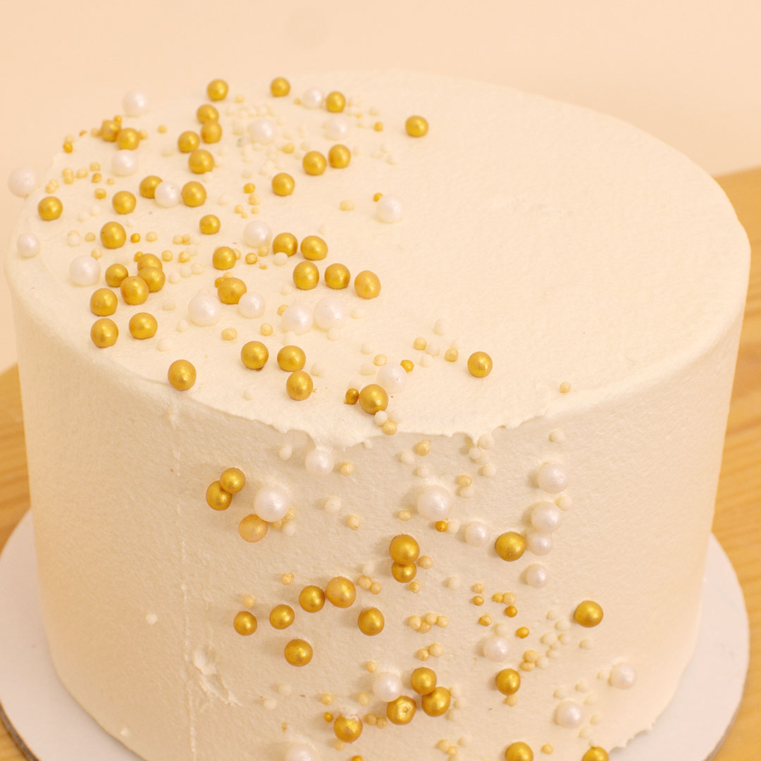 product-image-Ninos Golden Celebrations Cake & 20 Red Roses