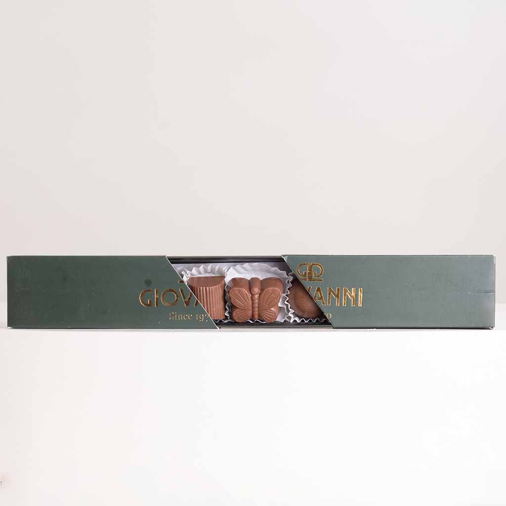 product-image-Giovanni Mix Flavours Chocolate Box & Red Roses Bouquet