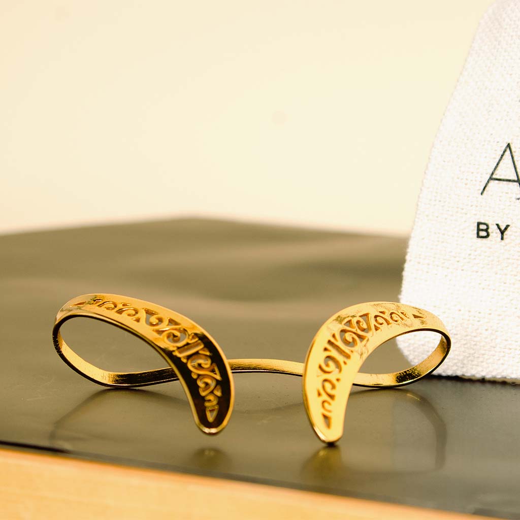 product-image-Amaz Bracelet Gladiator Band Cuff And Vase Red Roses