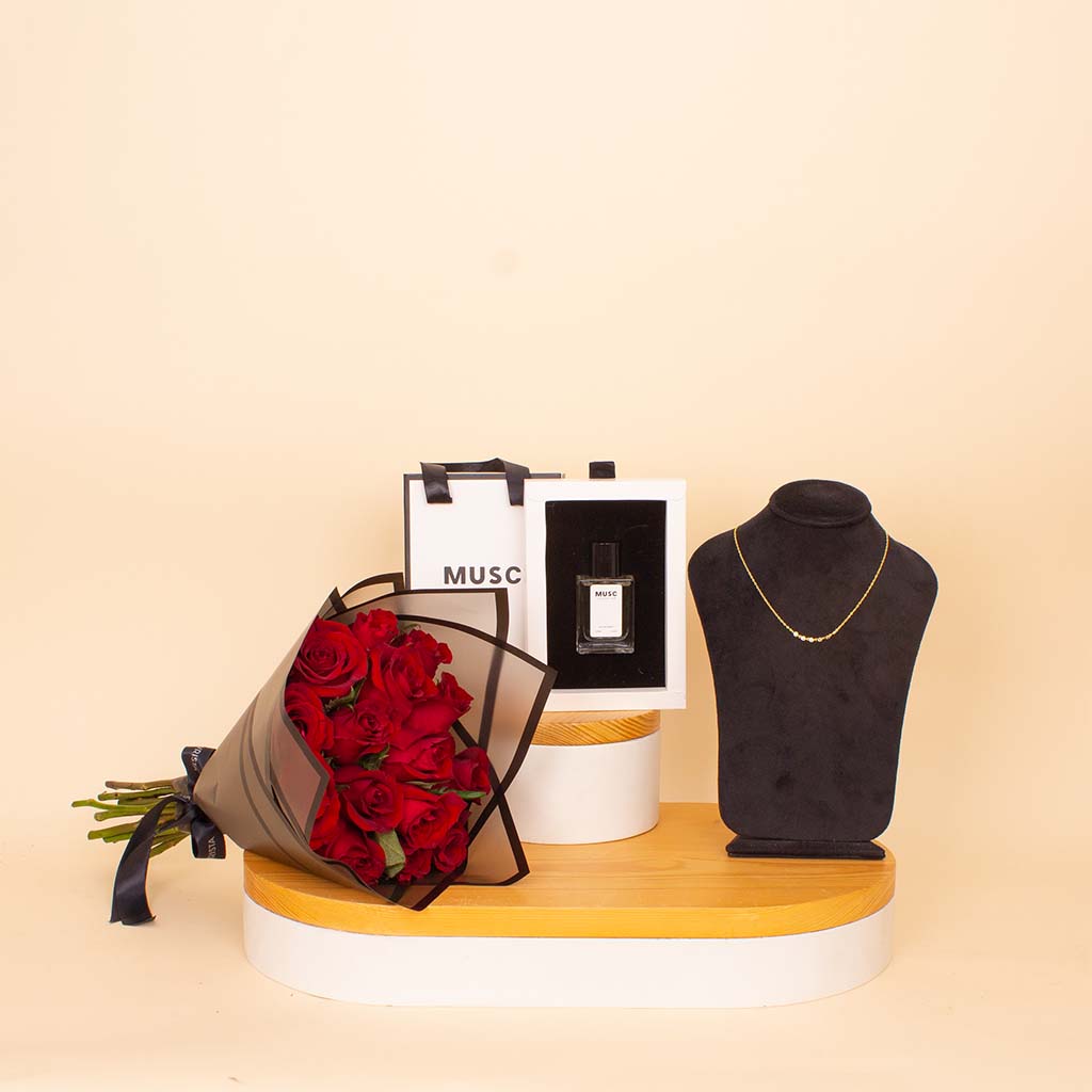 product-image-MUSC Oud Musc Perfume & Felizmoda Gold-Plated Silver Necklace with Red Roses Bouquet