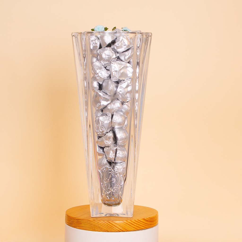 product-image-Passionelle Crystal Chocolate Vase (1kg) & Pink Roses Bouquet
