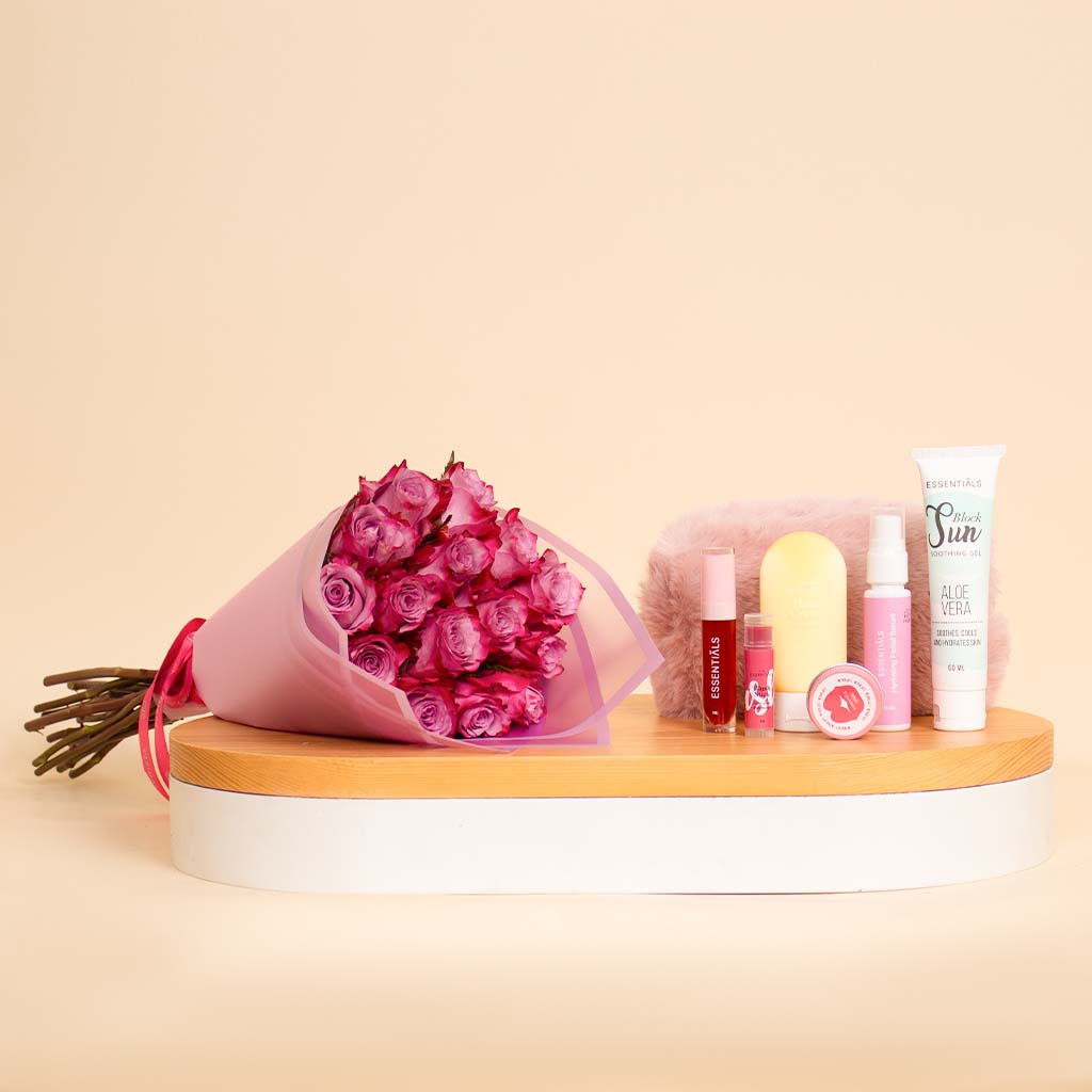 product-image-Essentials Autumn Everyday Pouch And 15 Roses