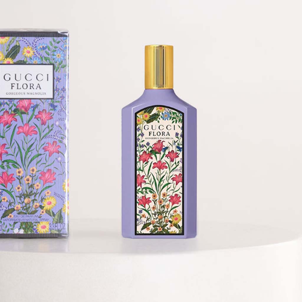 product-image-غوتشي فلورا جورجيوس ماغنوليا للنساء عطر أو دو بارفان، ١٠٠ مل مع باقة من ١٥ وردة حمراء