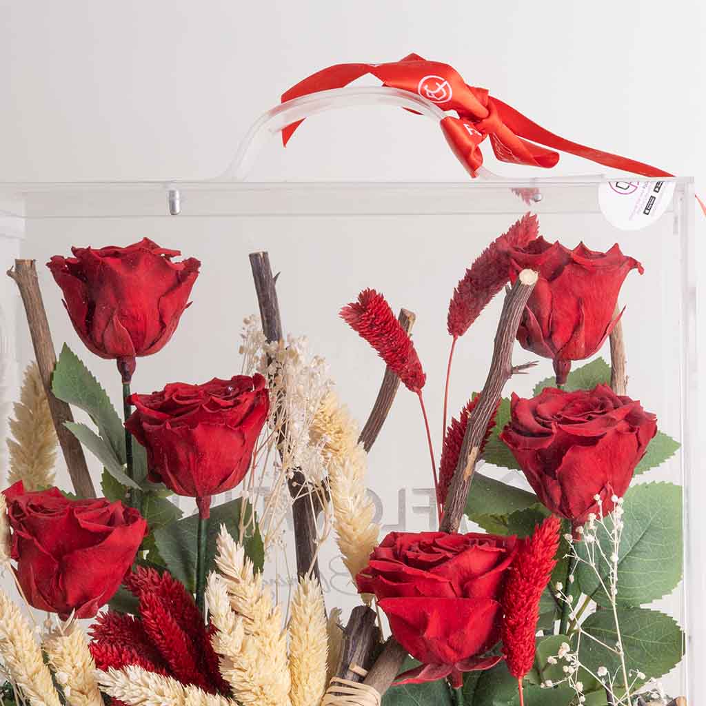 product-image-صندوق ورود حمراء أبدية - ٦ ورود