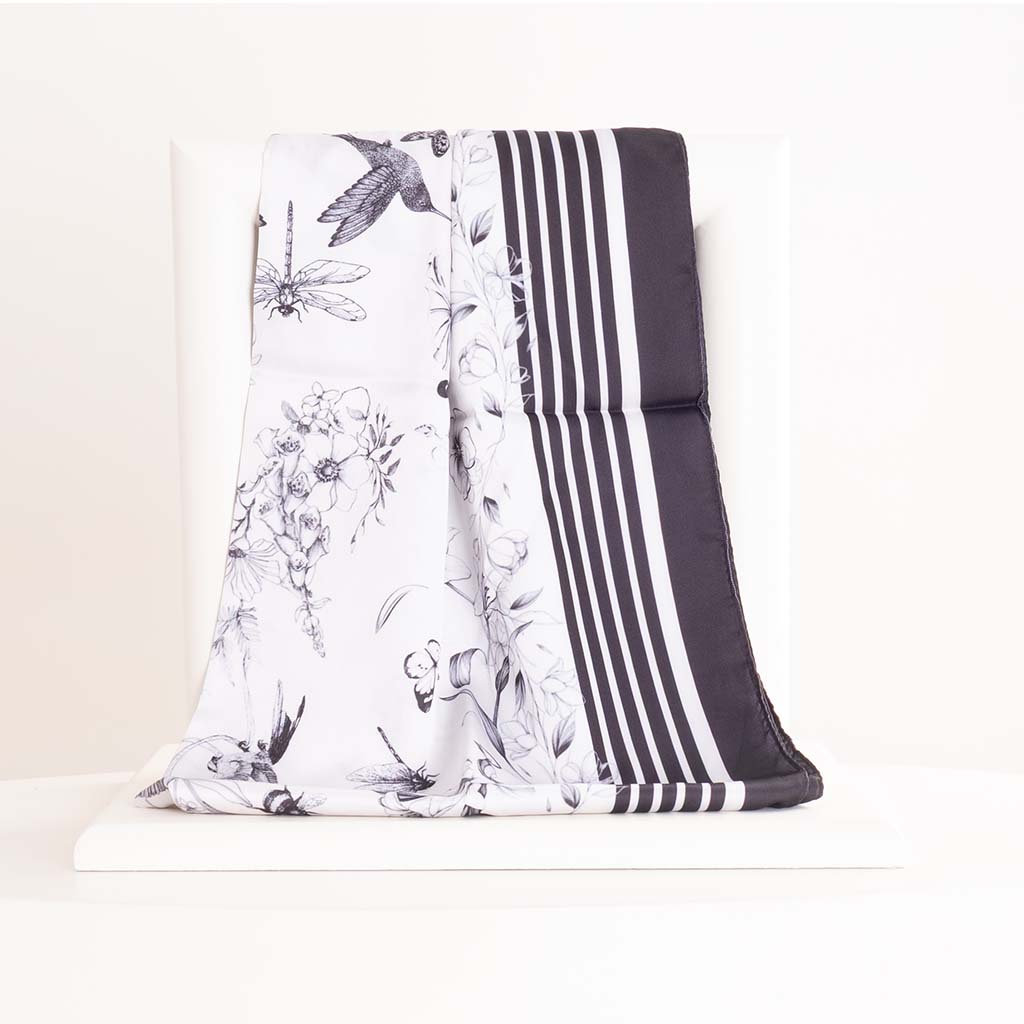 product-image-Veloor Hams Scarf & 15 Pink Roses Bouquet