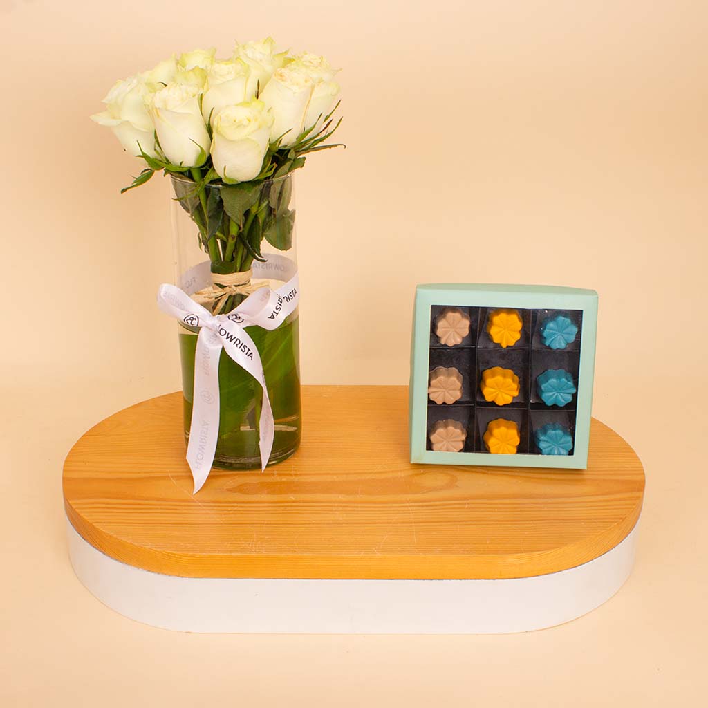 product-image- Chocolate Factory Bonbon 100 g & White Roses Vase 