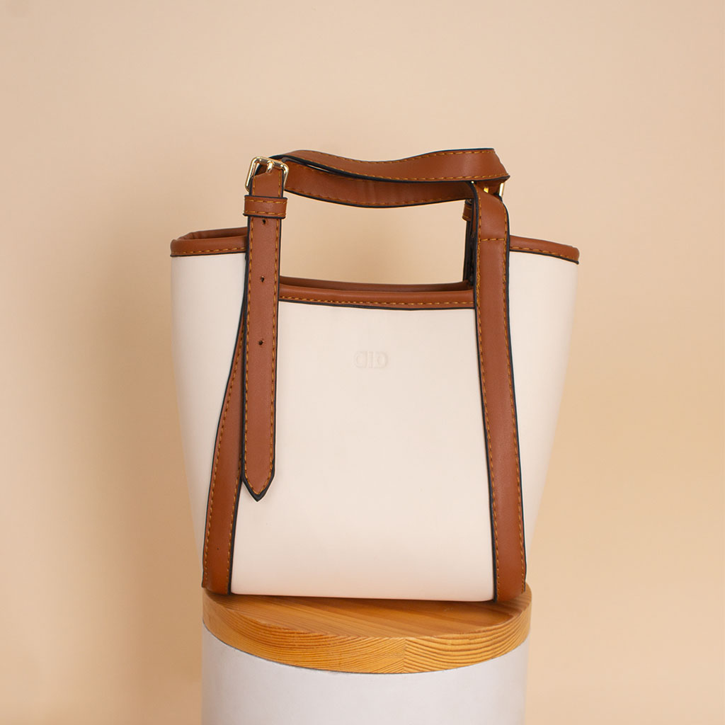 product-image-Alamki Velda Havan Bag & White Roses Vase