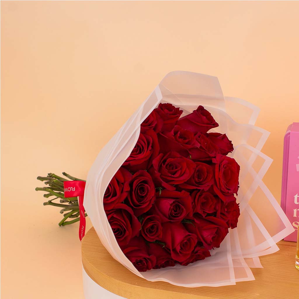 product-image-كيكة نولا نوتيلا المقرمشة مع الورود الحمراء