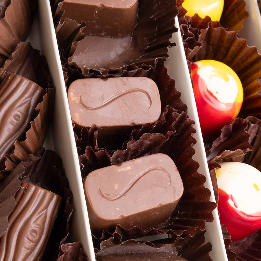 product-image-House of Cocoa Chocolate Box 48pieces and 20 red roses