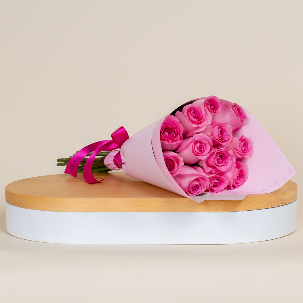 product-image-Hand Bouquet of 12 Pink Roses