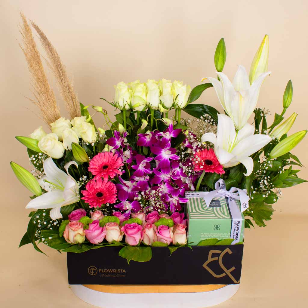 product-image-Patchi Chocolate 1kg and 30 white and pink roses