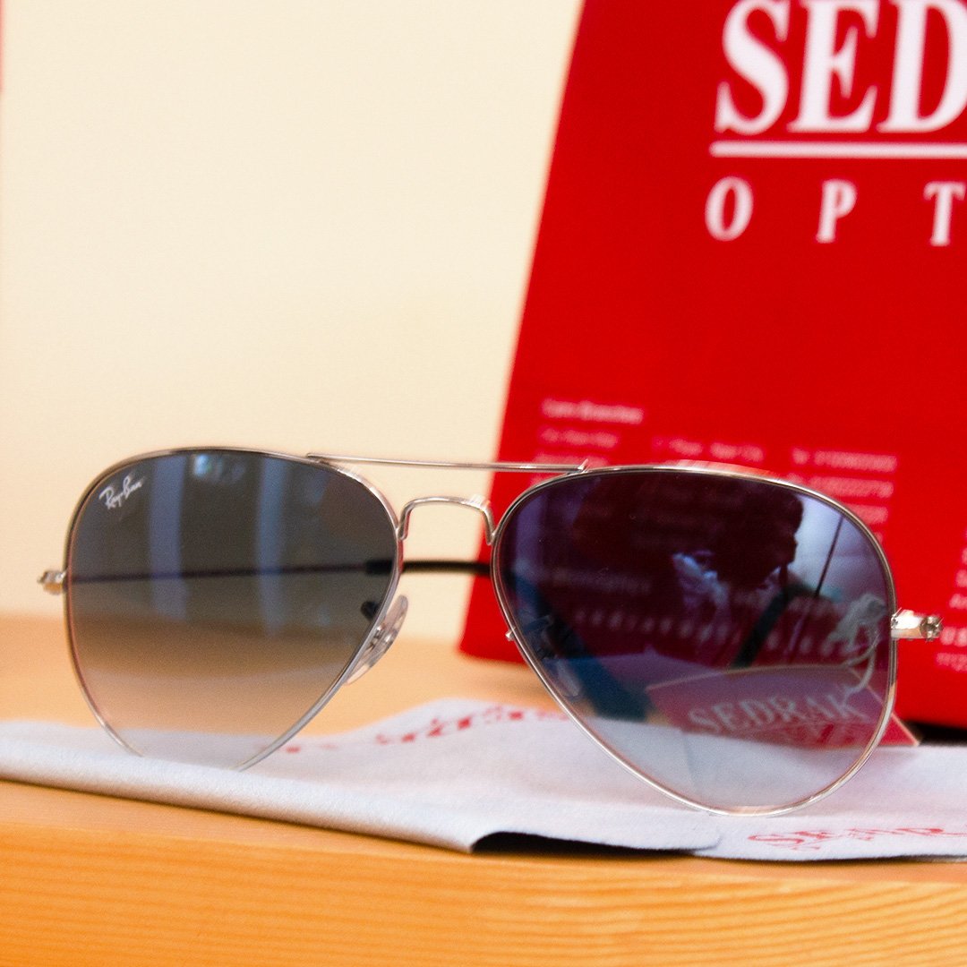 product-image-Ray-Ban Sunglass with Silver Frame & Gradient Lenses and 15 Red Roses Vase