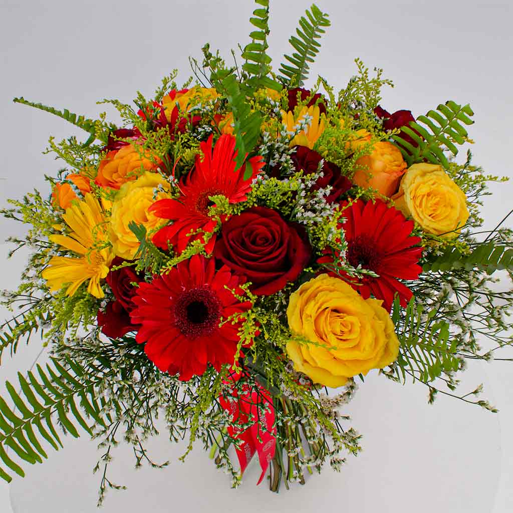 product-image-باقة ورود متنوعة - ورود حمراء وصفراء وبيضاء مع خضرة