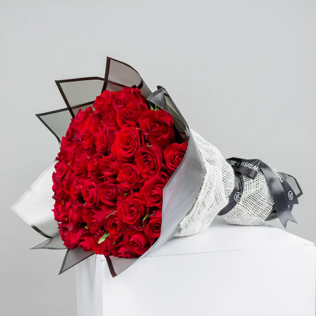 product-image-Luxury Hand Bouquet – Red Roses