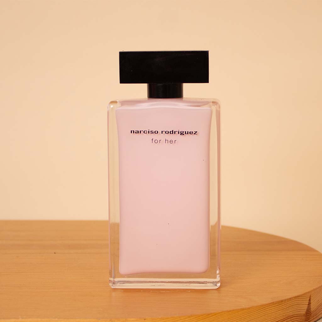 product-image-Narciso Rodriguez Musc Black Elegance Perfume & Pink Roses Hand Bouquet