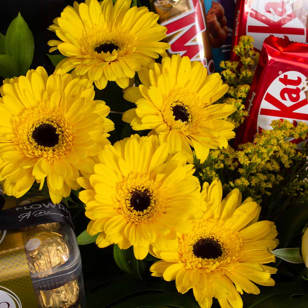 product-image-Luxury Graduation Box - Cap, Balloon, Chocolates & Flowers