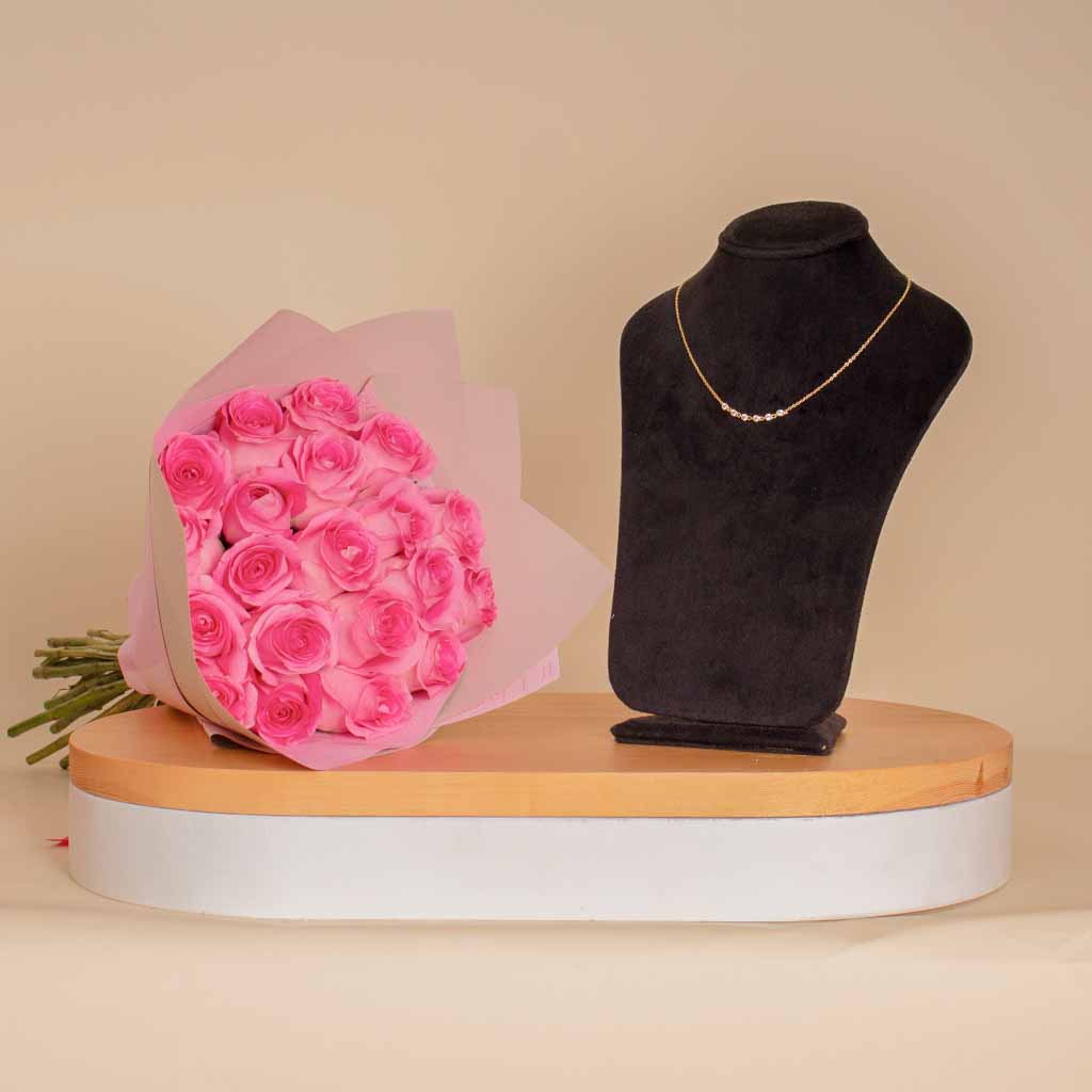 Flowrista Online Flowers Shop عقد فضة مرصّع بعدّة أحجار بيضاء ومطلي بالذهب | بوكيه ورد بمبي