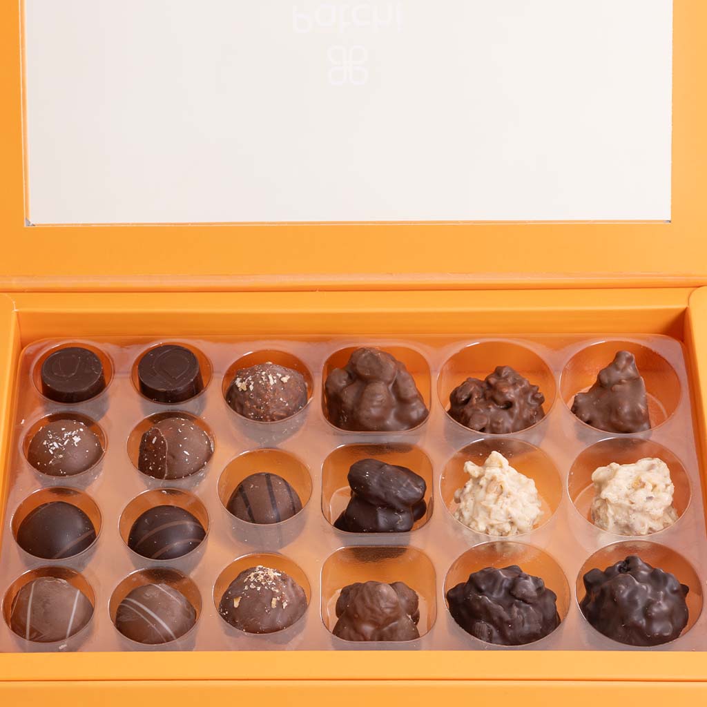 product-image-شوكولاتة باتشي 240 غرام وباقة ورود ريفايفل