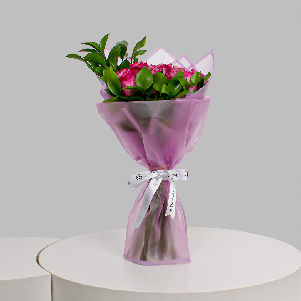 product-image-باقة يد من الورود الأرجوانية الداكنة
