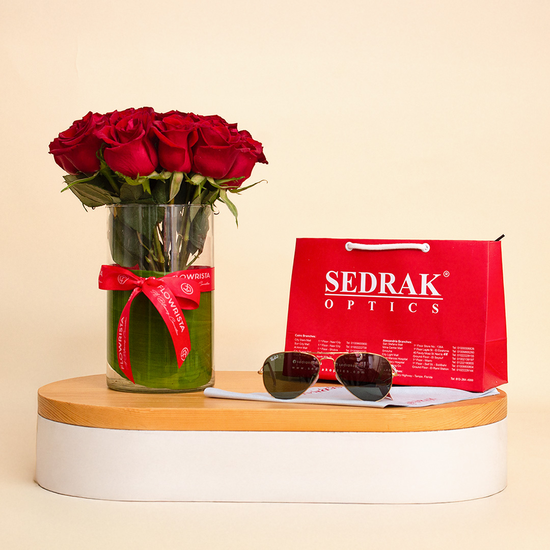 Flowrista Online Flowers Shop Ray-Ban Sunglass with Gold Frame & Classic Green Lenses & 15 Red Roses Vase