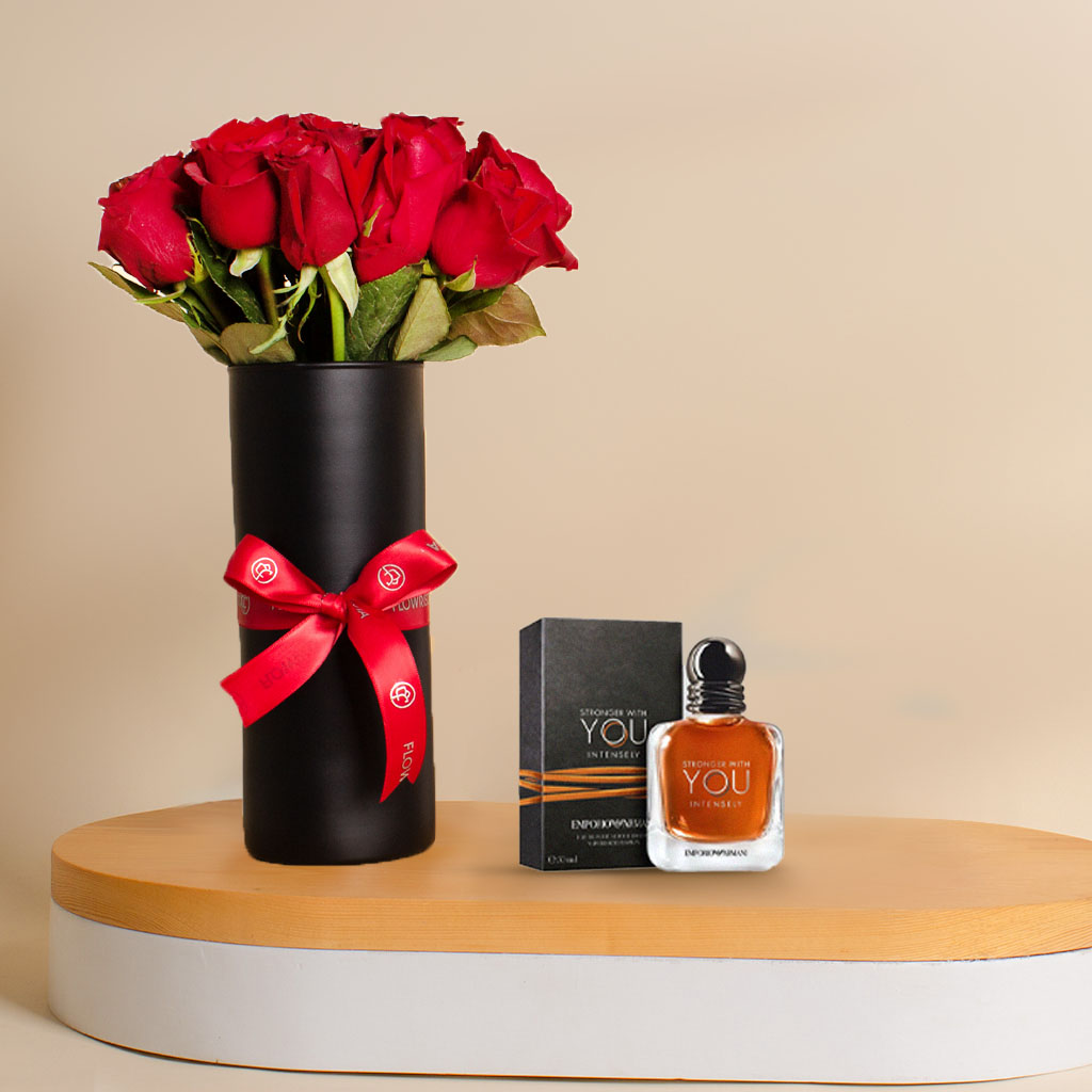 Flowrista Online Flowers Shop Giorgio Armani GA Stronger with You Intensely |A black vase with red roses