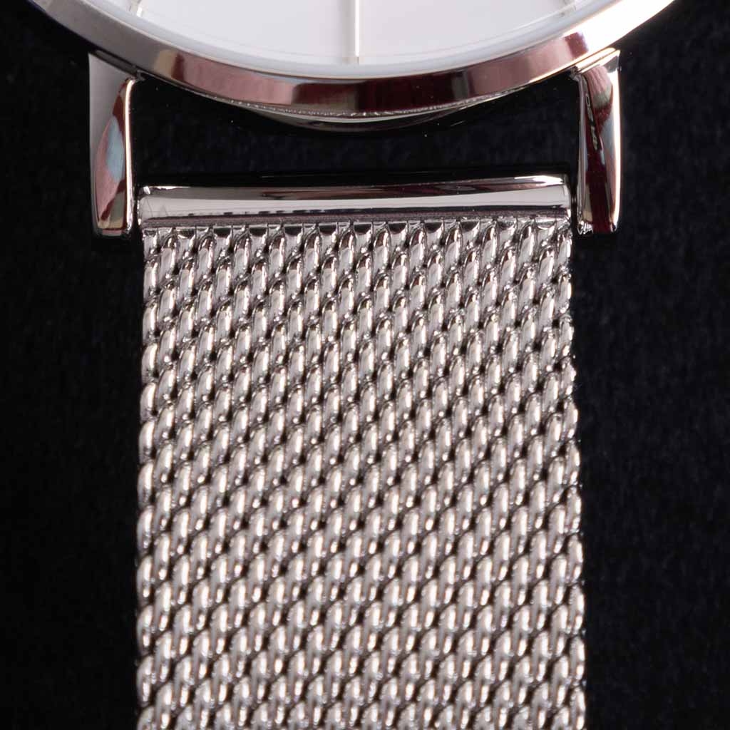 product-image-ساعة دانيال ويلينغتون الفضية وباقة زهور من 15 وردة ريفايفال