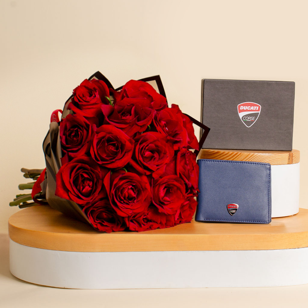 Flowrista Online Flowers Shop محفظة دوكاتي كورس الجلدية مع باقة من 15 وردة حمراء