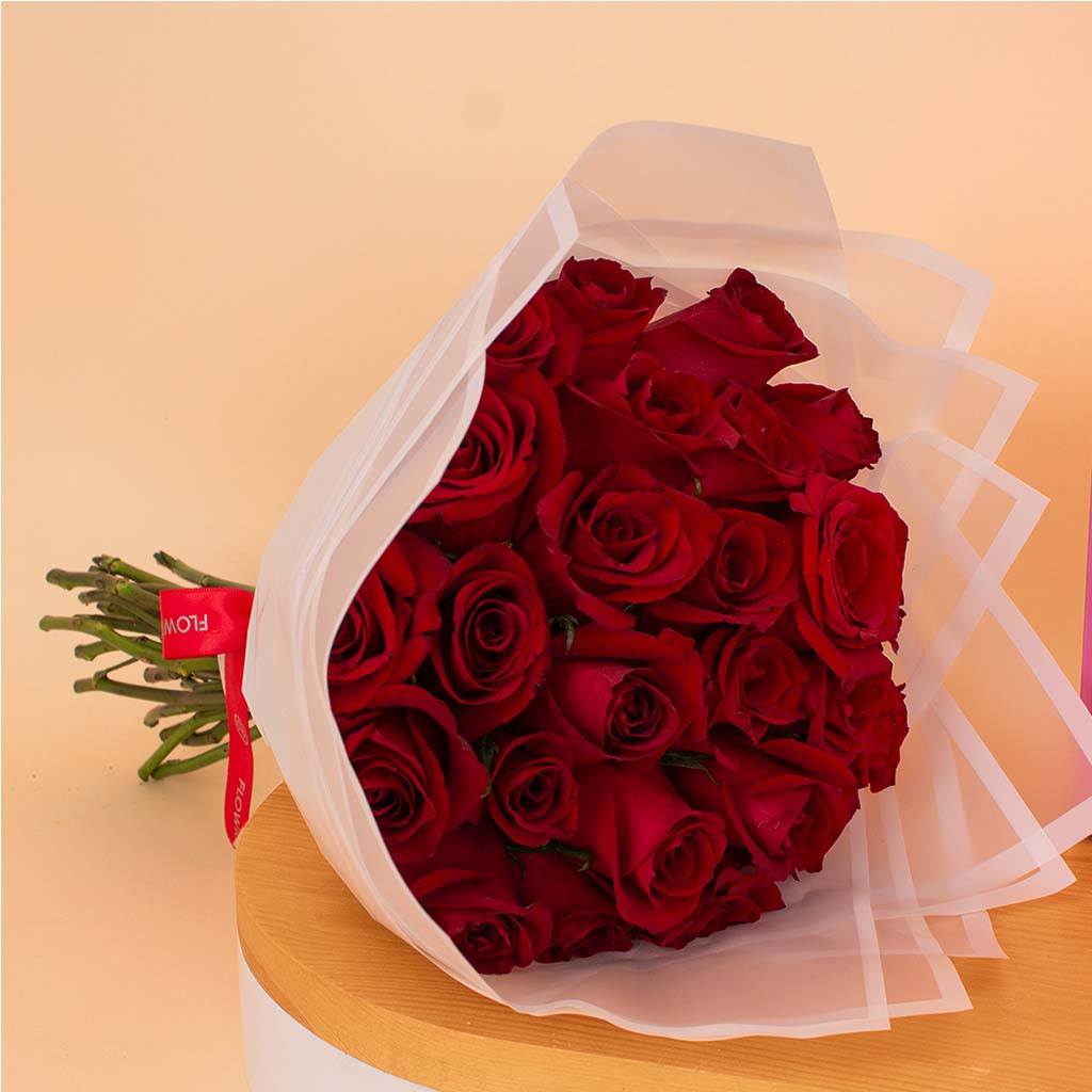 product-image-مجموعة بابلز تريو مارفيلوس سنتس – كوليكشن دريمي المصغّرة مع باقة ورود حمراء