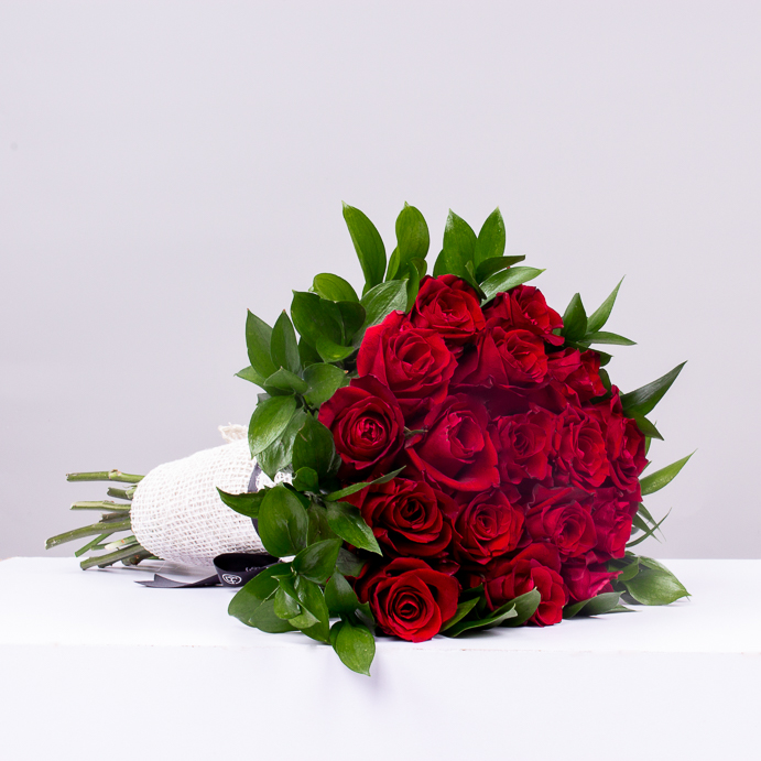 product-image-Flowrista Hand Bouquet – Red Roses