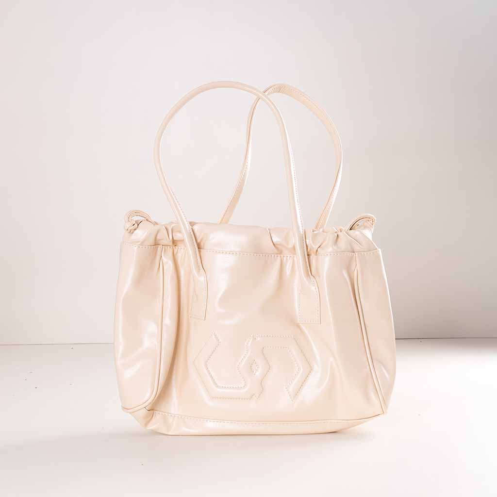 product-image-حقيبة كوكان بيج وباقة ورود بيضاء