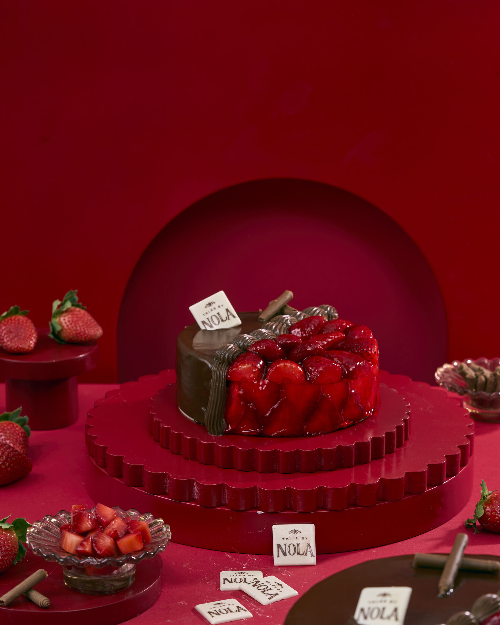 Flowrista Online Flowers Shop كعكة نولا نوس آند نوس الصغيرة بالفراولة