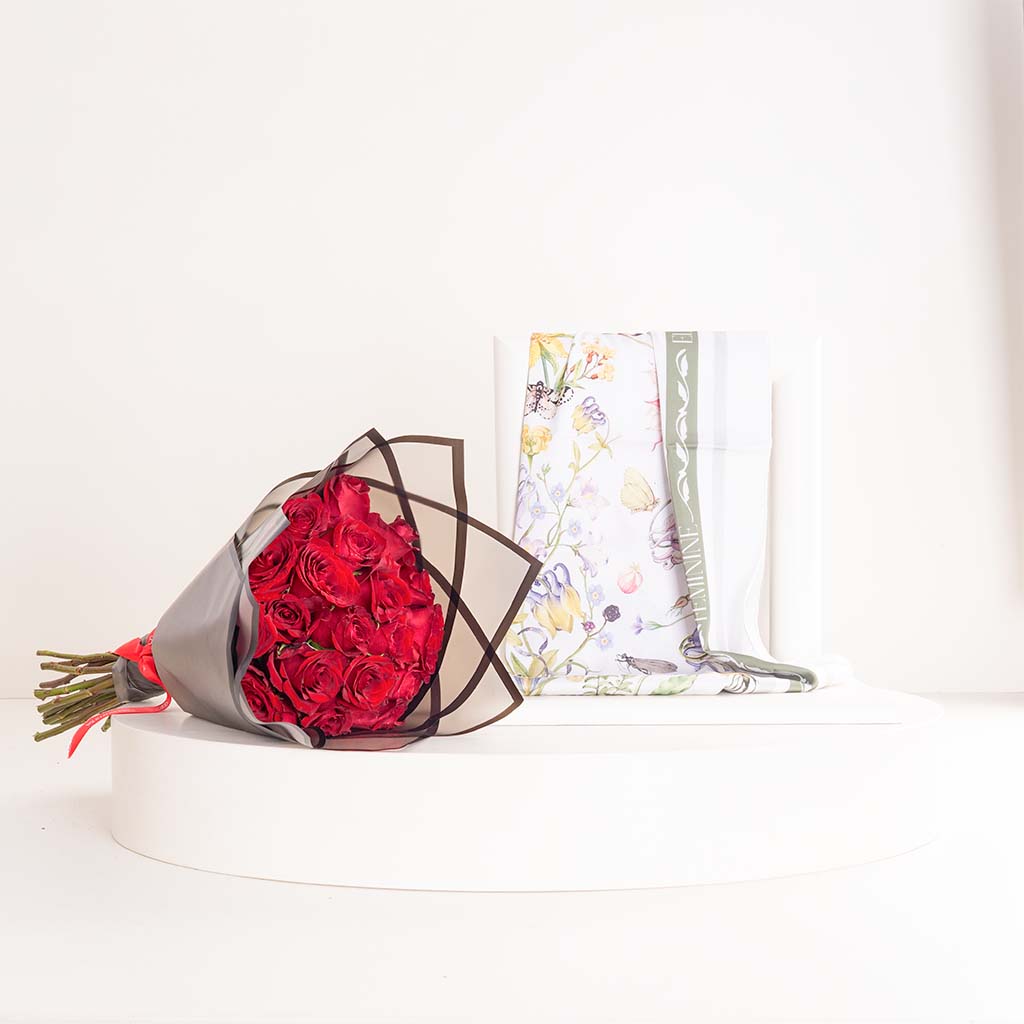 product-image-Veloor Flora Scarf & 20 Red Roses Bouquet