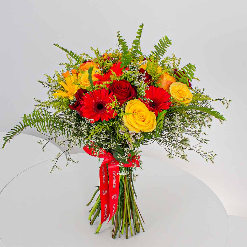 product-image-باقة ورود متنوعة - ورود حمراء وصفراء وبيضاء مع خضرة