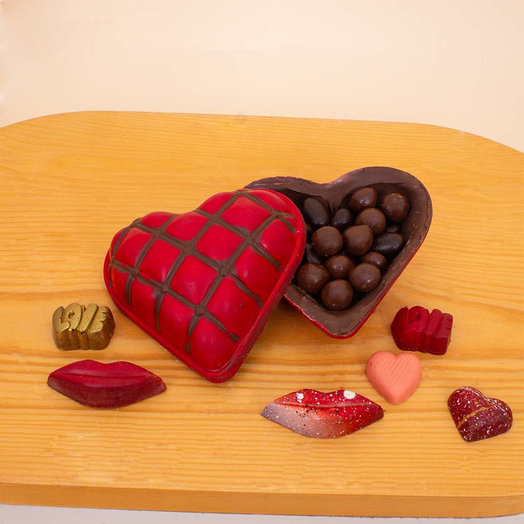 product-image-Chocolate Factory Heart Bonbon & Red Roses with Felizmoda Stars Necklace