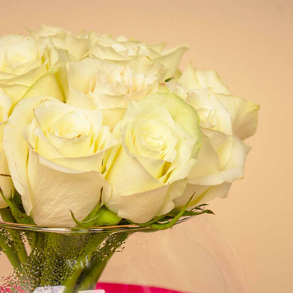 product-image-Flowrista | White Flowers Vase – 20 Flowers