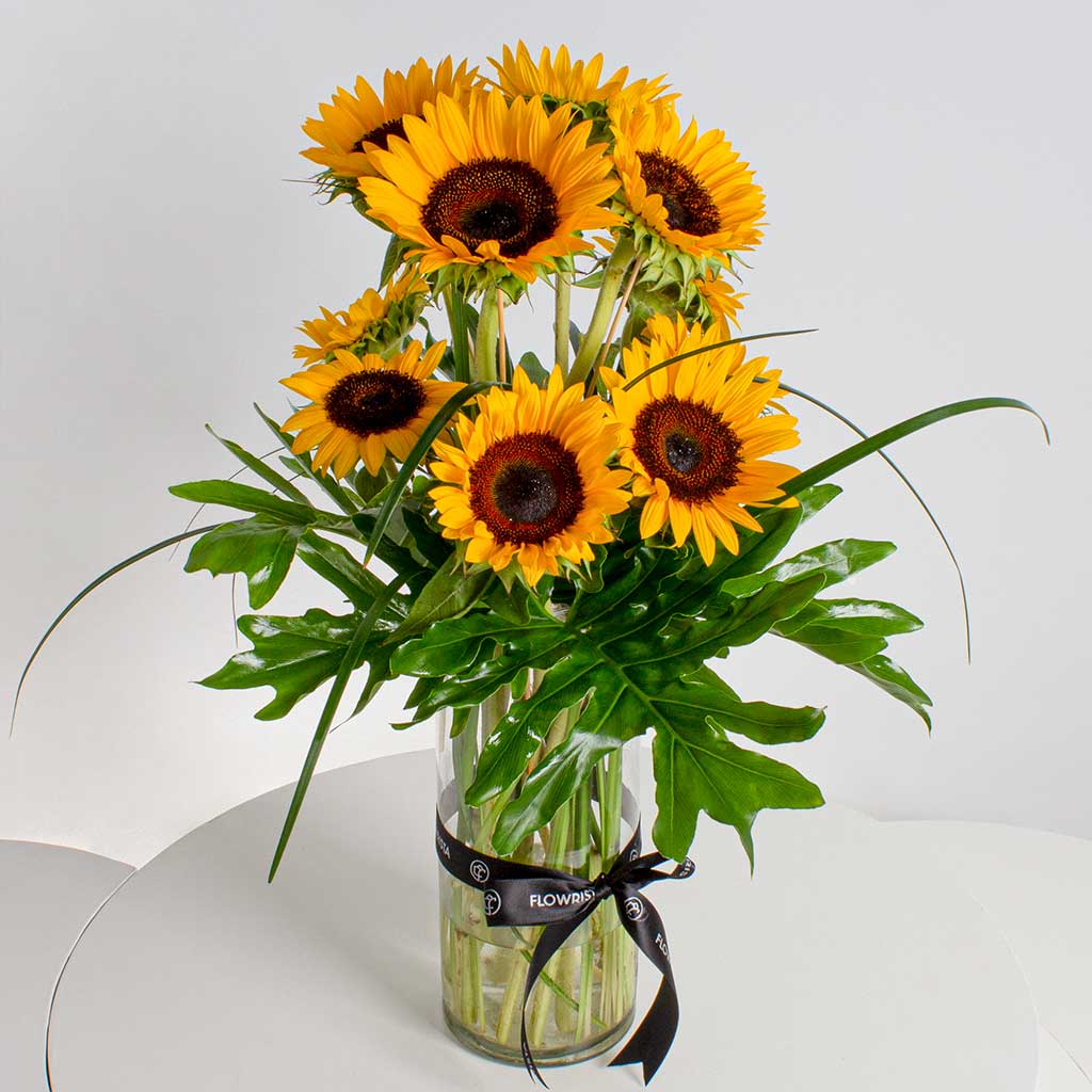 product-image-Flowrista | Sunflower Vase – 10 Stems