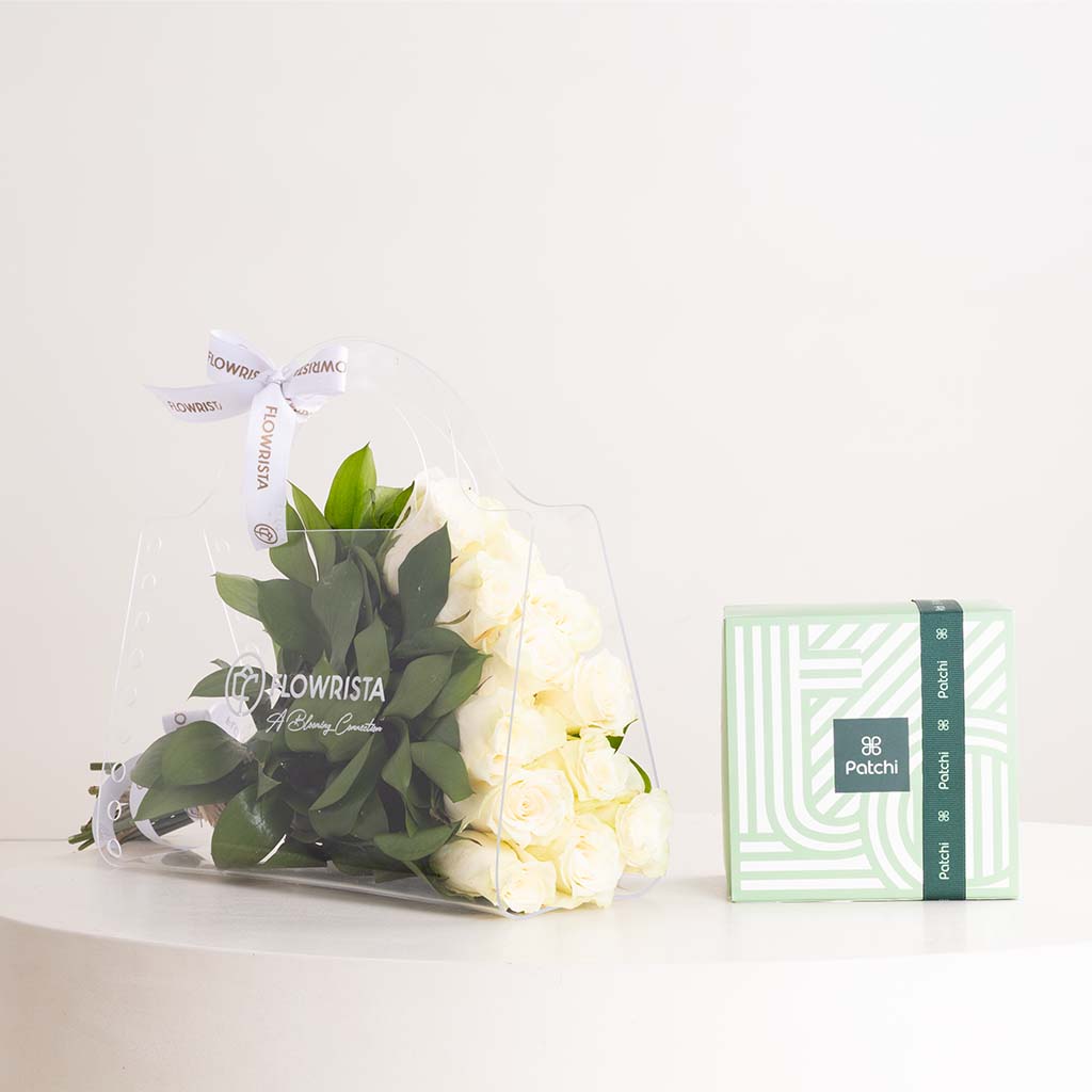 Flowrista Online Flowers Shop شنطة 12 وردة بيضاء مع باتشي 1 كيلو