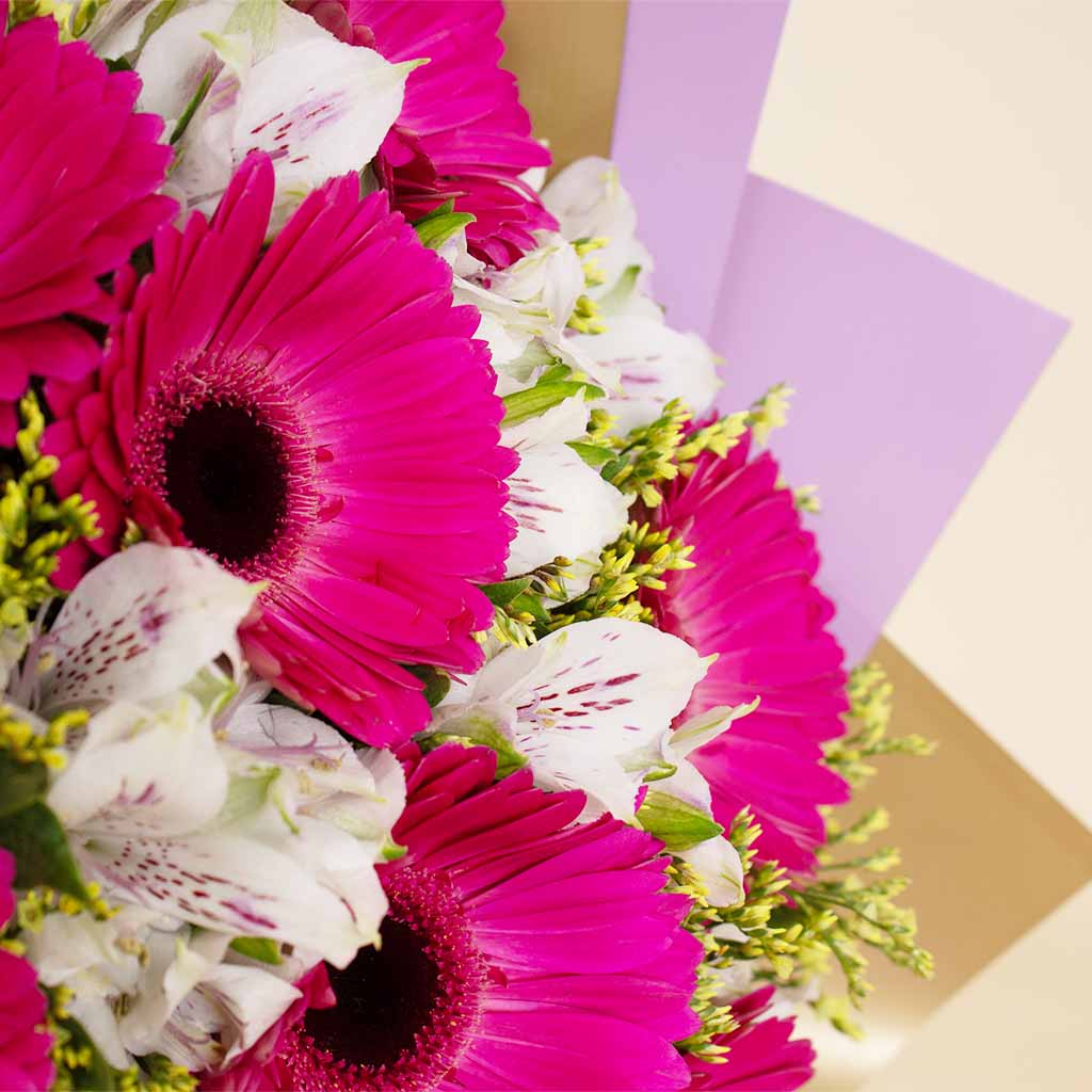 product-image-Gerbera Unique Bouquet